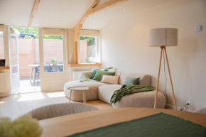 Westeindercabin, aan het water en naast Amsterdam